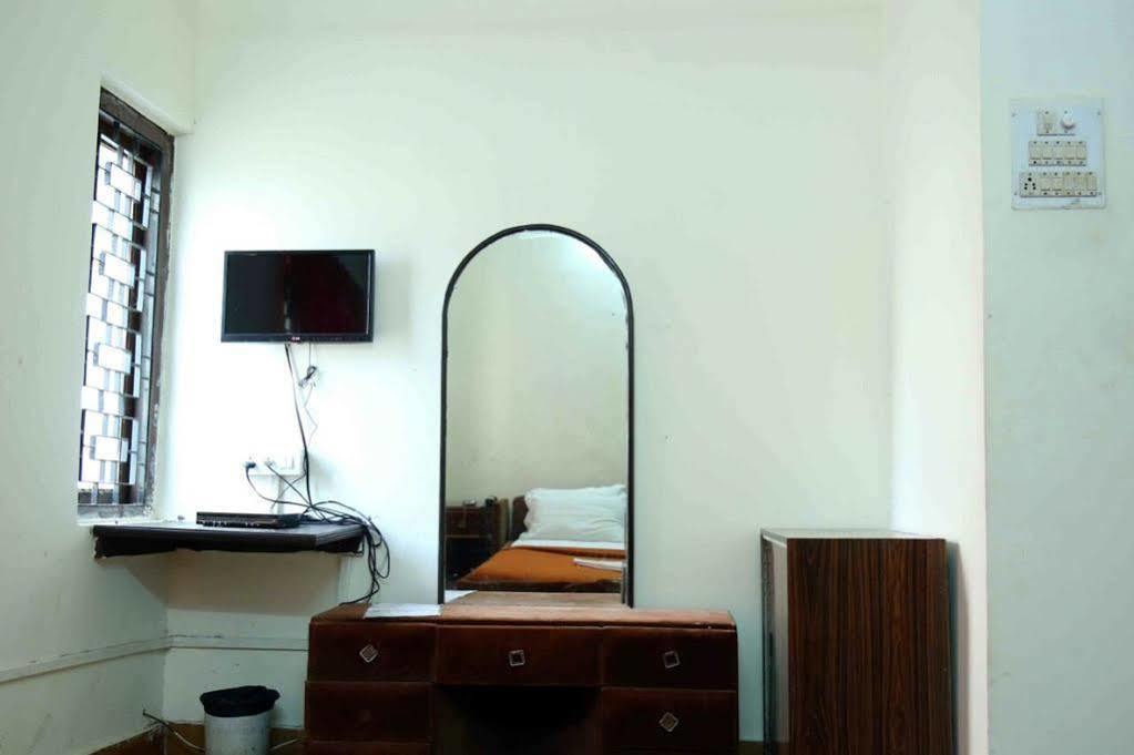 Kishish Kunj Hotel 3*